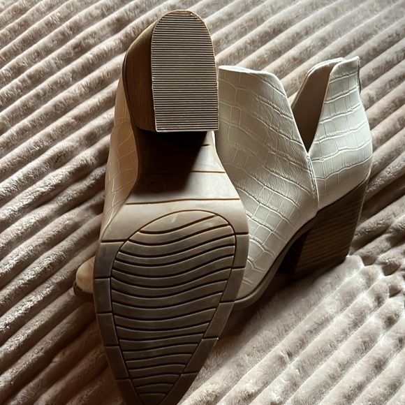 Michael Shannon Bone Alligator look Ankle Boots - Picture 3 of 3